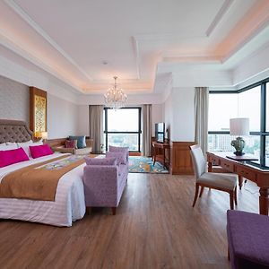 Premier King Suite